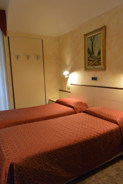 Le Petit Hotel Torino Esterno foto