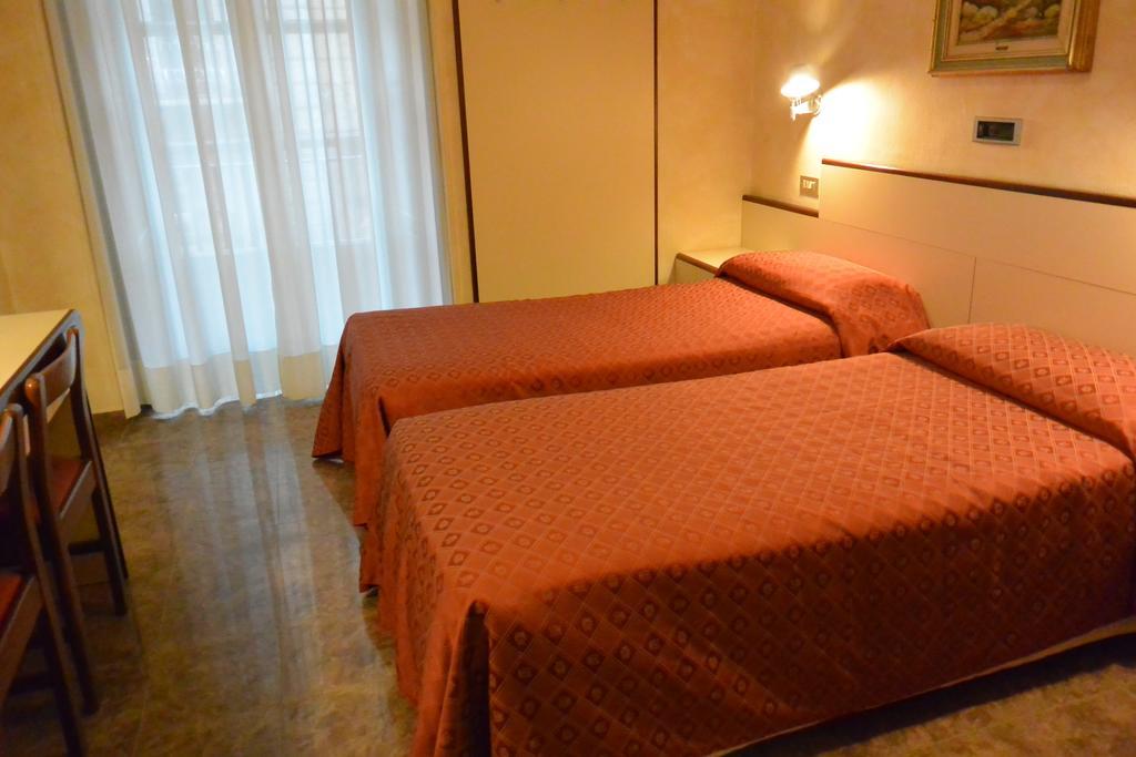 Le Petit Hotel Torino Esterno foto