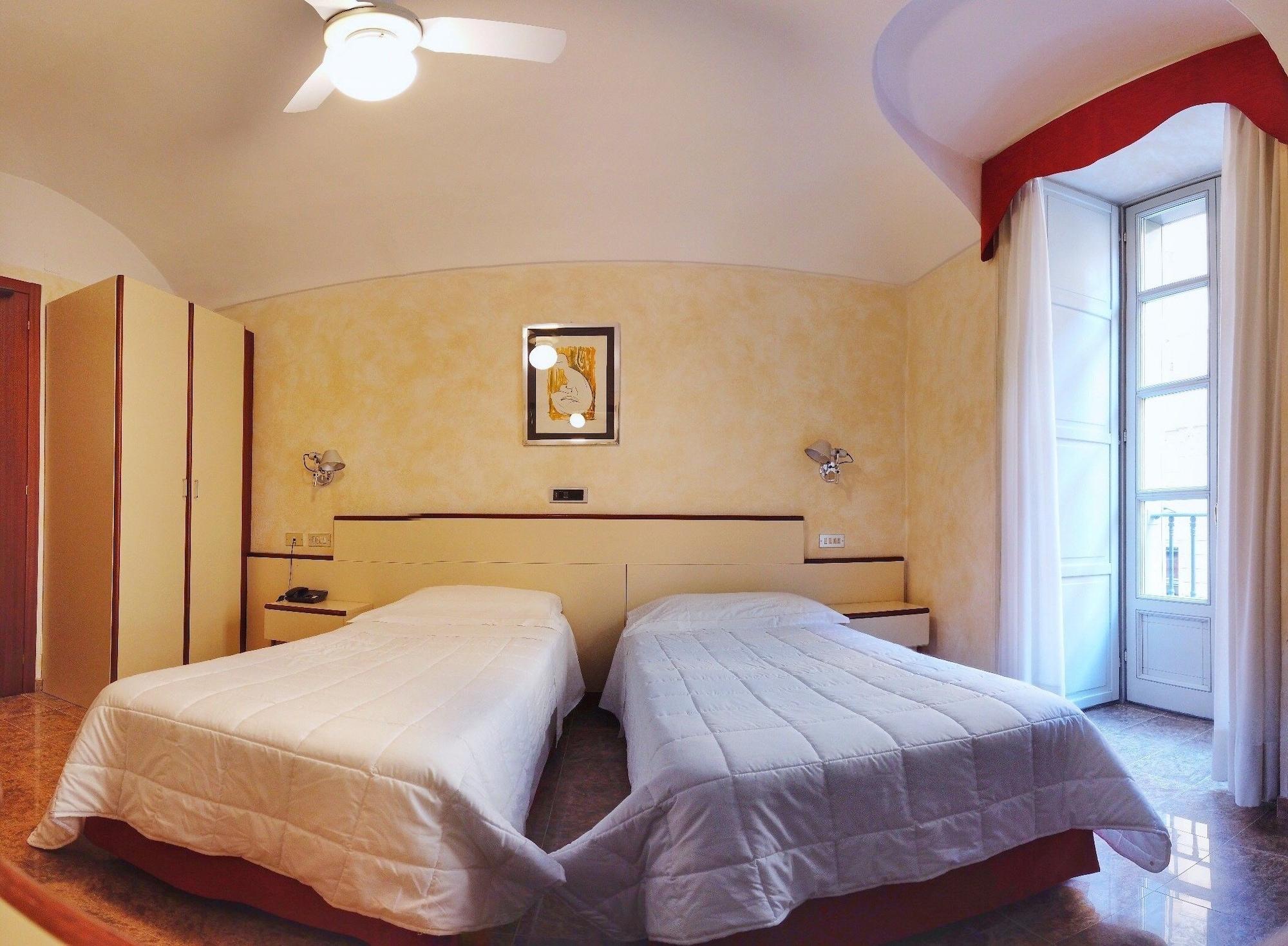 Le Petit Hotel Torino Esterno foto