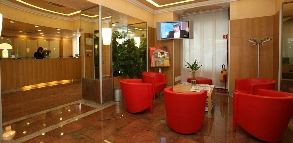 Le Petit Hotel Torino Esterno foto