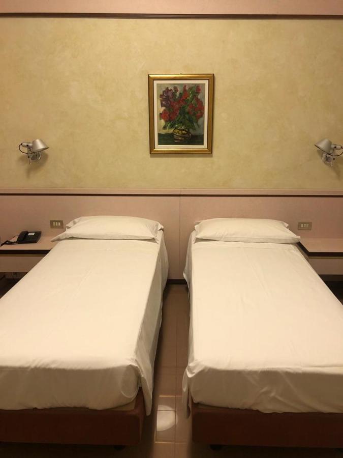 Le Petit Hotel Torino Esterno foto