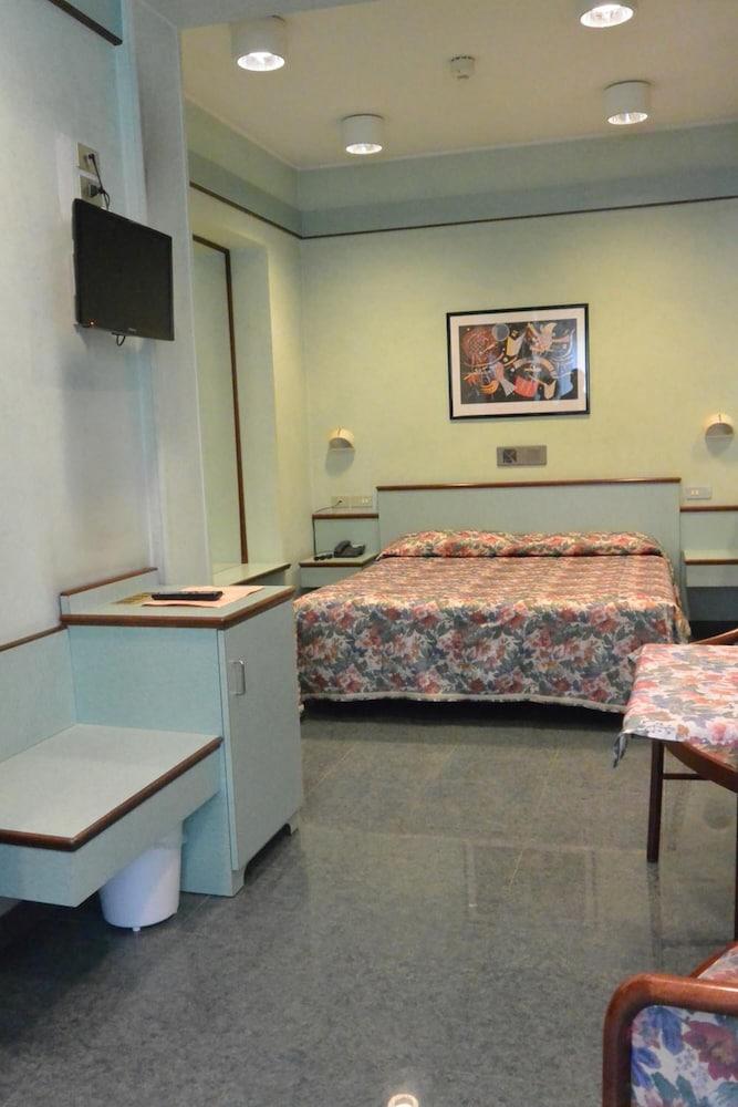 Le Petit Hotel Torino Esterno foto