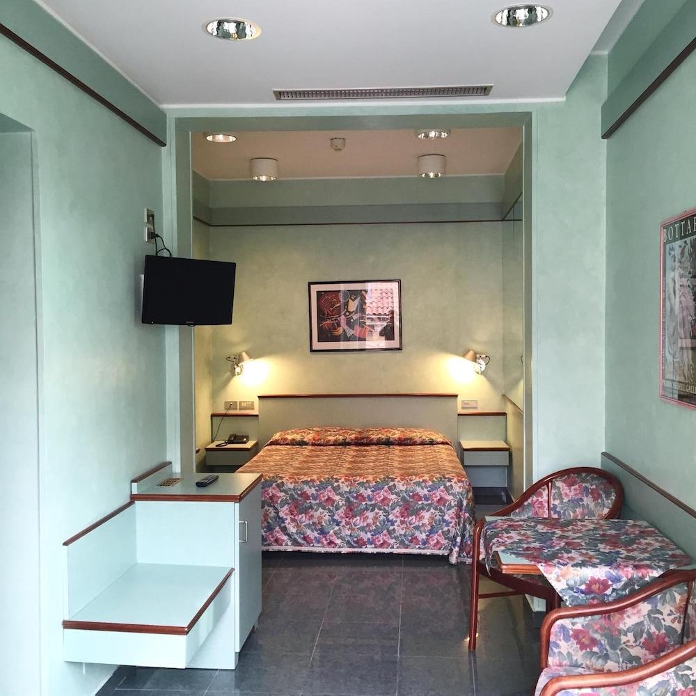 Le Petit Hotel Torino Esterno foto