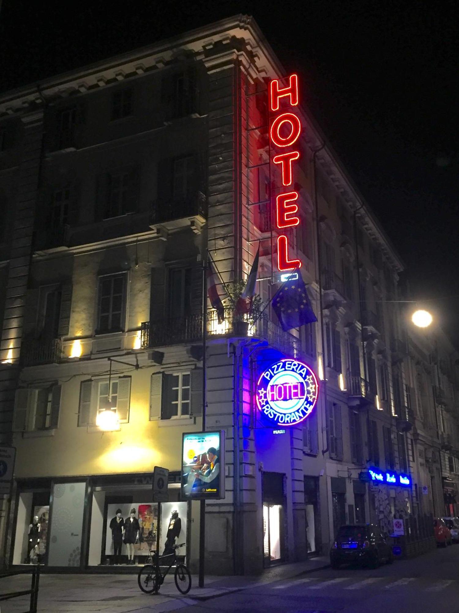 Le Petit Hotel Torino Esterno foto