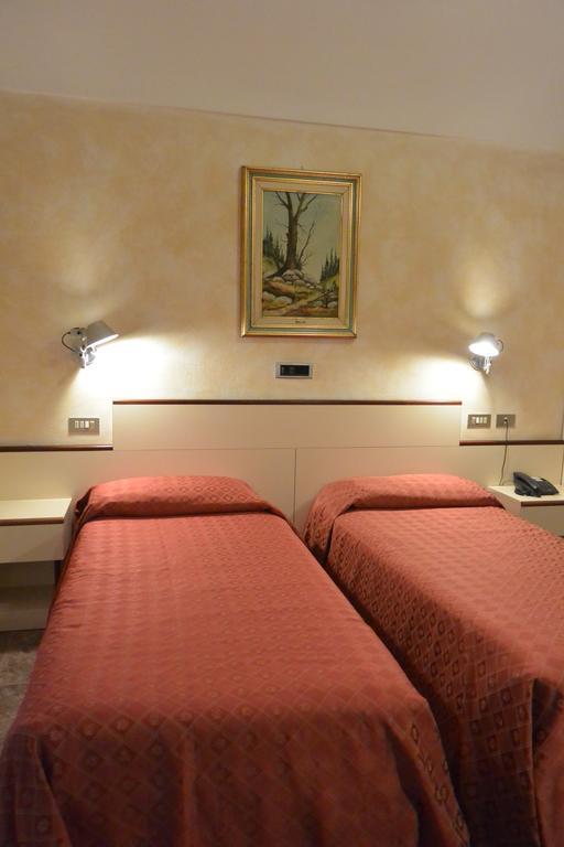 Le Petit Hotel Torino Esterno foto