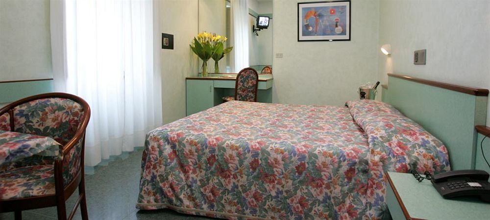 Le Petit Hotel Torino Esterno foto